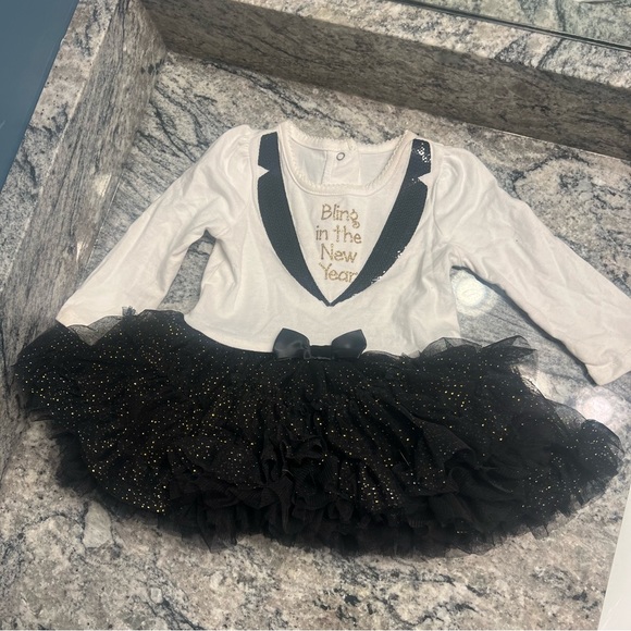 GUC Bling In The New Year New Years Baby Outfit! Sz 3-6 month - Picture 2 of 3